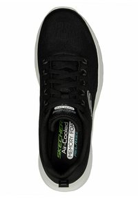 Zapatilla negra con parte superior de malla transpirable, diseño con cordones, suela blanca y marca visible de "Air-Cooled Memory Foam" en el interior.