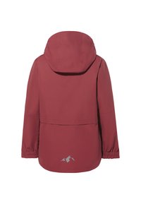 Veste imperméable rouge avec une capuche, des poignets élastiques et un cordon de serrage à la taille. Présente un logo à l'ourlet et une texture lisse.