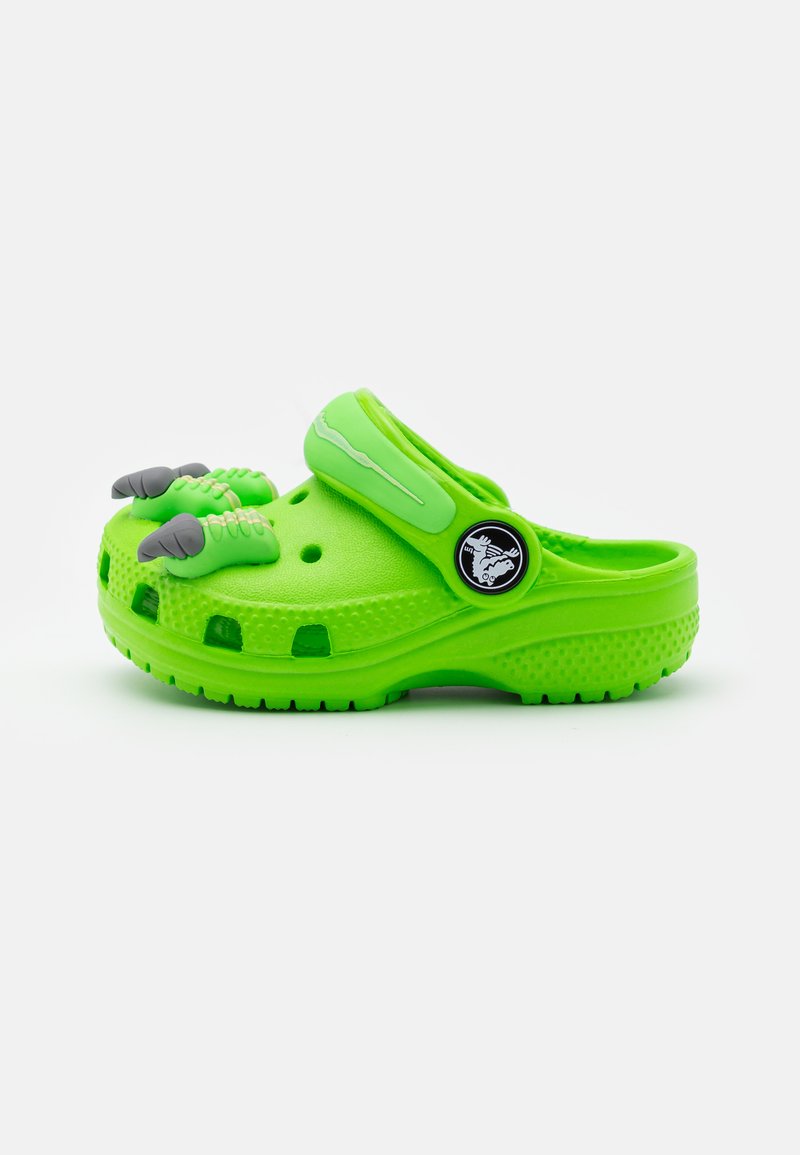 Crocs CLASSIC I AM DINOSAUR UNISEX - Sandales de bain - green slime