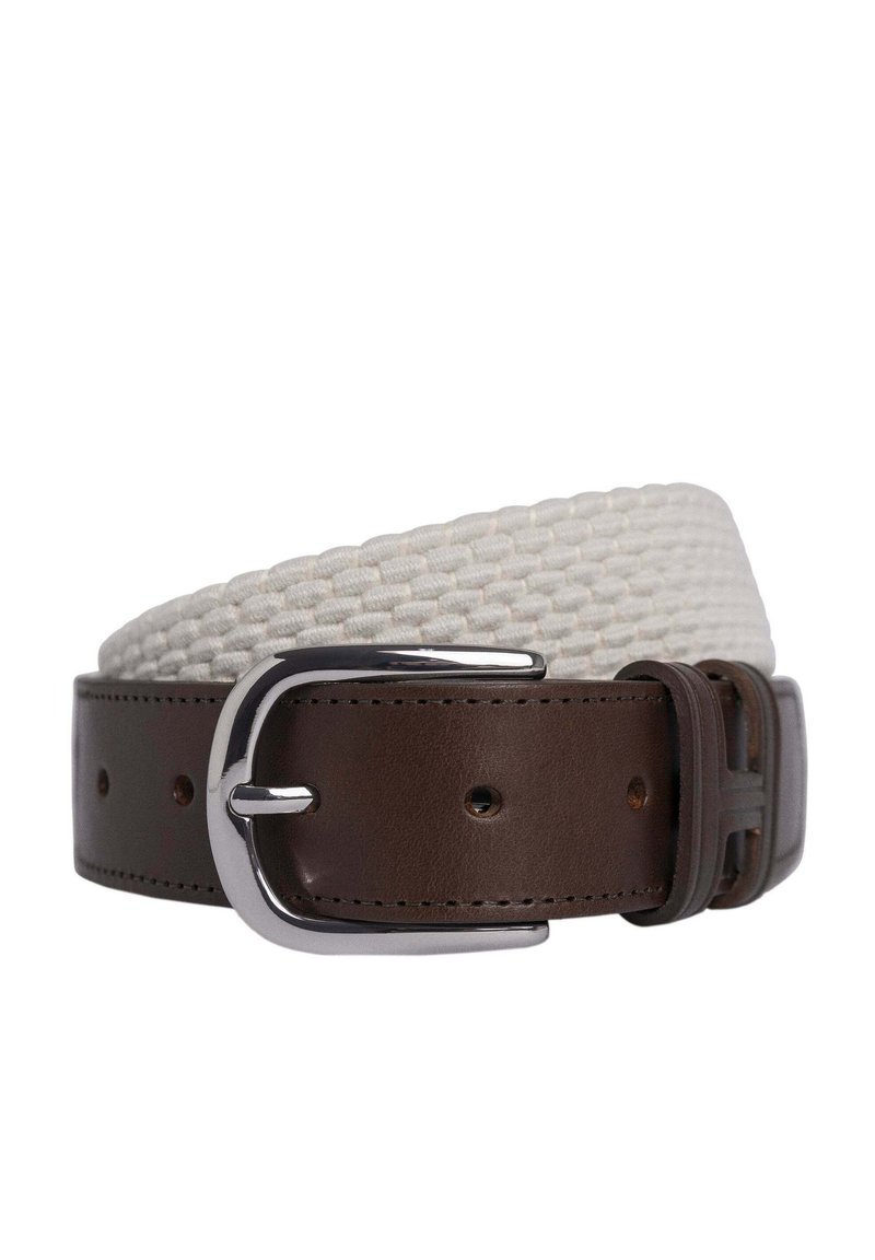 Ceinture en tissu blanc tissé avec une sangle en cuir marron, boucle en métal argenté et trous réglables pour personnaliser la taille.