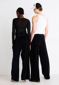 Jaded London MONSTER JOGGER - Spodnji deli trenirk - black