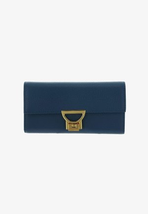 Portefeuille en cuir bleu marine avec une finition texturée, de forme rectangulaire, et une fermeture à clip en métal doré sur le rabat avant.