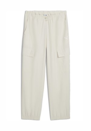 Pantaloni cargo beige chiaro con cintura elastica, chiusura con cordoncino e due grandi tasche frontali. Presenta un piccolo logo di lato.