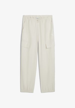 Gai bēša kravas bikses ar elastīgu jostasvietu, aukliņas aizdari un divām lielām priekšējām kabatām. Sānos ir neliels logo.