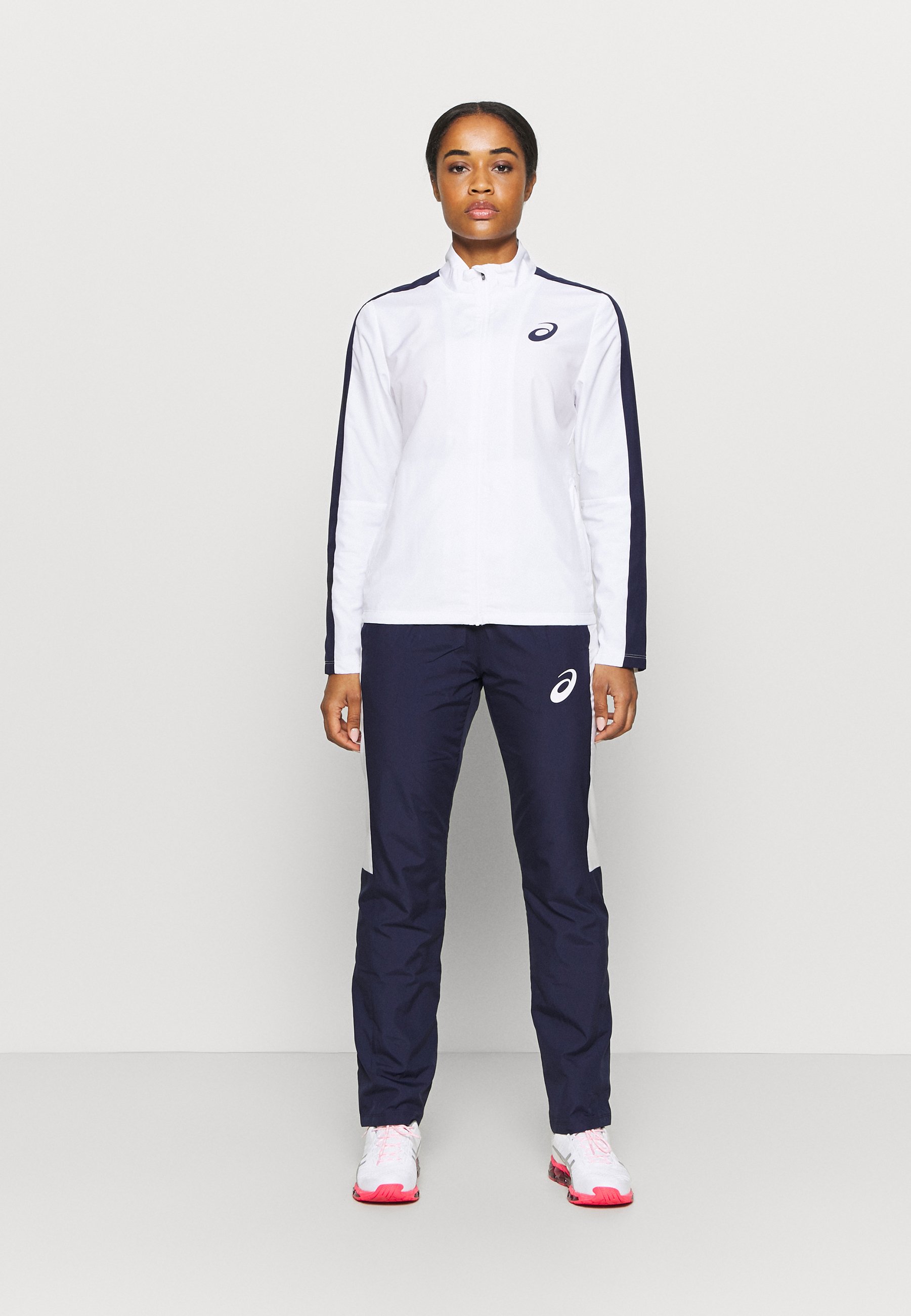 Licuar Pensionista laringe ASICS LINED SUIT SET - Chándal - brilliant white/peacoat/blanco - Zalando.es Licuar Pensionista laringe ASICS LINED SUIT SET - Chándal - brilliant white/peacoat/blanco - Zalando.es