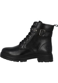 Botín de cuero negro hasta el tobillo con parte delantera con cordones, ojales metálicos, correa decorativa con tachuelas y suela resistente para tracción.