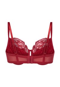 Κόκκινο σουτιέν με μπανέλα και δαντέλα, διάφανο πλέγμα στη ζώνη, ρυθμιζόμενες σατέν τιράντες και κυματιστά άκρα. Διαθέτει κούμπωμα με αγκράφα στην πλάτη.