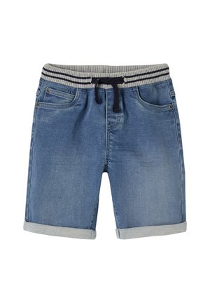 Blaue Jeansshorts für Kinder mit umgeschlagenen Säumen, elastischem Bund mit grau-schwarz gestreiftem Rippstrick und schwarzem Kordelzug.
