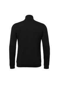 Zwarte pullover met lange mouwen en een hoge kraag. Gemaakt van zachte stof, met een getailleerd ontwerp en geribbelde manchetten. Geen zichtbare logo's of patronen.