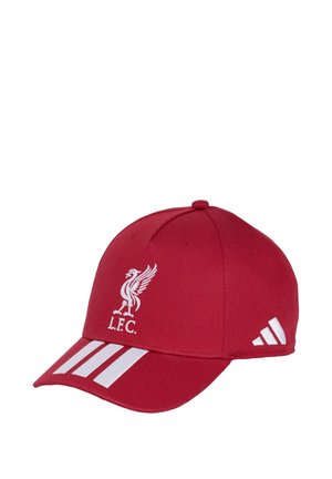 Gorra de béisbol roja con el logo blanco del Liverpool Football Club en la parte delantera y tres franjas blancas de Adidas en la visera y en el lateral.