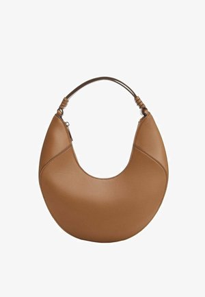 Sac à main en cuir marron en forme de croissant avec une seule poignée courte et des détails de couture visibles.