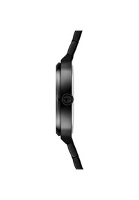 Zwarte horloge met een gladde, ronde kast en een slank profiel. Heeft een donkere band en een prominente cirkelvormige kroon aan de zijkant.