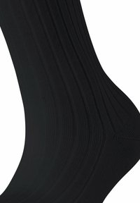 Schwarze gerippte Socken mit glatter Textur, die vertikale Linien und verstärkte Ferse aufweisen. Das Design bietet einen eng anliegenden Sitz und Langlebigkeit.