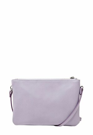 Rektangulær lys lilla læder crossbody taske med sølv lynlås og justerbar rem på hvid baggrund.