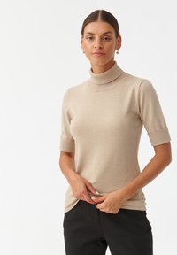 TATUUM Lihtne T-särk - gold