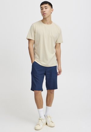 BHTEE 5 PACK - Basic T-shirt - whitoyesmistletcashmdresbl