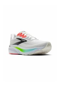 Chaussure de course avec une tige en mesh blanc respirant, des accents noirs, des lacets rose vif et un dégradé vert sur la semelle. Forme courbée, design rembourré.