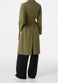 Bershka Trenčkot - khaki
