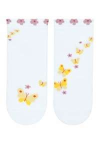 Weiße Knöchelsocken mit einem Muster aus gelben Schmetterlingen und rosa Blumen. Der obere Rand hat ein gewelltes Design. Weiches Material.