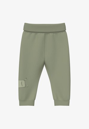 Zielone oliwkowe spodnie niemowlęce z elastycznym pasem i ściągaczami, z małą żabką wyglądającą na lewą nogawkę blisko ściągacza.