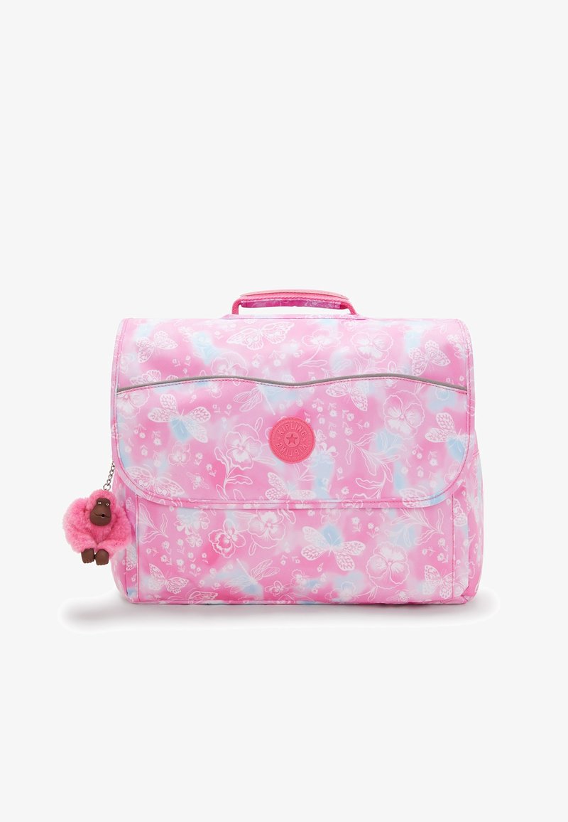 Lyserød taske med blomster- og sommerfuglmønstre, blankfinish, fold-over låg, et cirkulært logo og en sød lyserød fluffy abe nøglering.