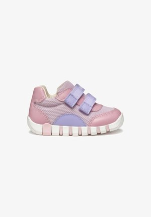 Rosa und lila Sneaker aus synthetischem Mesh und Leder. Ausgestattet mit zwei verstellbaren Klettverschlüssen und einer weißen Gummisohle mit Grip.