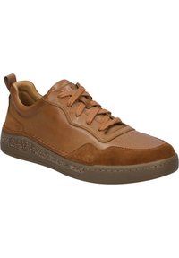 Brązowe skórzane i zamszowe sneakersy z okrągłym noskiem, fakturowanymi akcentami, sznurowanym designem i śródpodeszwą o wzorze korka.
