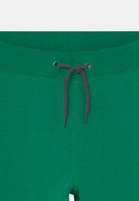 Name it NKMSWEAT PANT - Calças de fato de treino - green tambourine