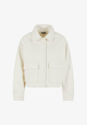 Lühendatud valge jakk pehmest kangast, millel on kraega kaelus, nööp kinnitused ja kaks esist pocketit. Ühtlane disain, ilma mustriteta.