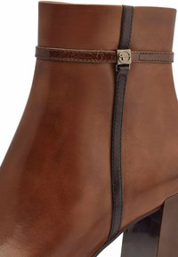 Tamaris Bottines à talons hauts - brown comb