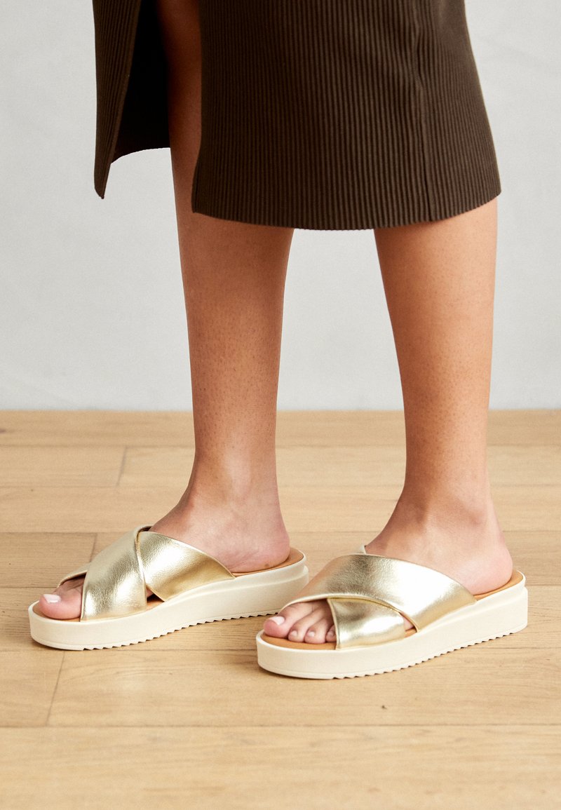 tamaris Muiltjes met hak goudkleurig