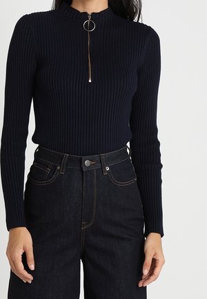 Modström, Sweter