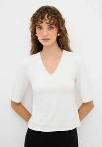 adL V-NECK WITH PEARLS - T-shirts print - beige
