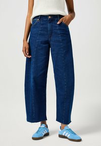 - Jeansy Relaxed Fit