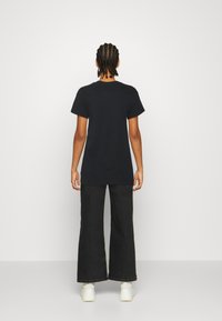 Levi's® THE PERFECT TEE - T-shirt estampada - fill caviar