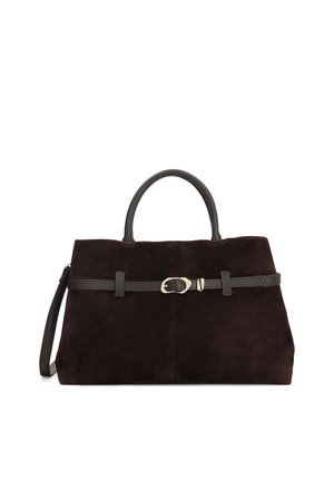Sac à main en daim brun foncé avec des poignées en cuir noir, une fine ceinture noire avec une boucle dorée à l'avant et une sangle latérale amovible.