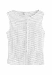 Débardeur blanc sans manches avec un motif tissé texturé et sept boutons à l'avant. Encolure arrondie et ourlet droit. Tissu léger.