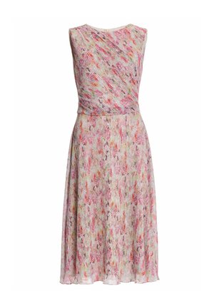 Robe midi sans manches avec encolure ronde, tissu plissé et motif floral abstrait aux tons rose, orange, violet et blanc.