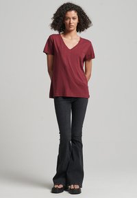 Superdry & Co EMBROIDERED V NECK  - T-shirts basic - deep port