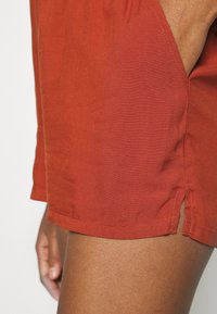 ONLY Shorts - cognac