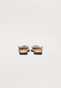 Thumbnail Image 3
