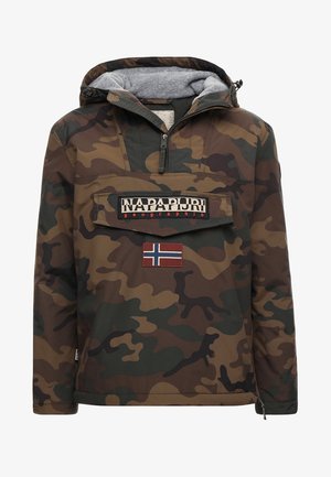 Camouflage-gepatrooneerde hooded jack met een voorzak met rits, een fleece-gevoerde capuchon en een Noorse vlagpatch op de borst.