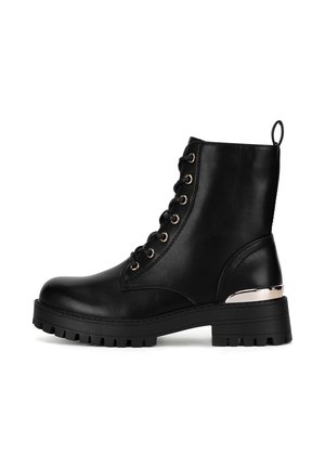 - Botki na platformie