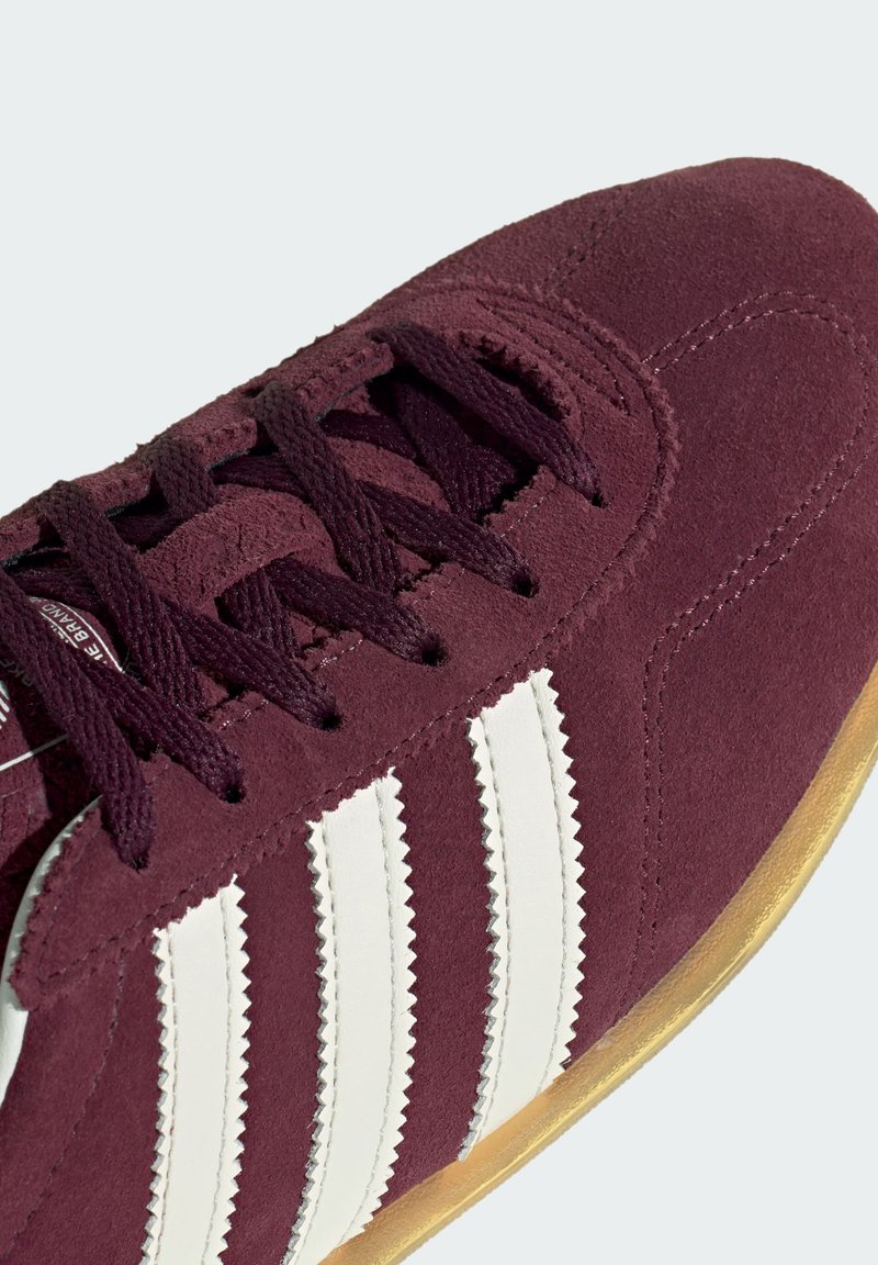 adidas Originals GAZELLE PRO - Zapatillas - maroon core white gum/burdeos -  Zalando.es
