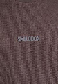 Smilodox OSKAR - Jednoduché tričko - braun