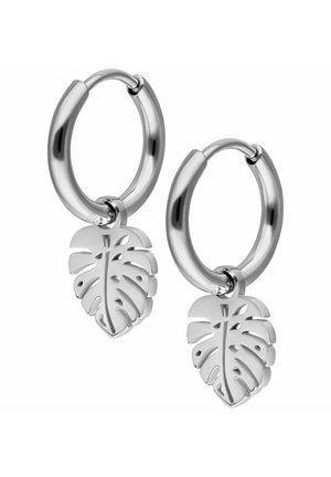 Silberne Creolen mit einem blattförmigen Anhänger, der mit durchbrochenen Details, einer polierten Oberfläche und einem glatten, abgerundeten Design versehen ist.