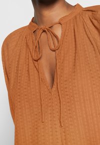 Lovechild Robe de jour - camel
