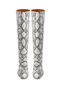 Stivali alti fino al ginocchio, elasticizzati, in motivo serpente bianco e nero; texture liscia con punta affilata e silhouette snella.