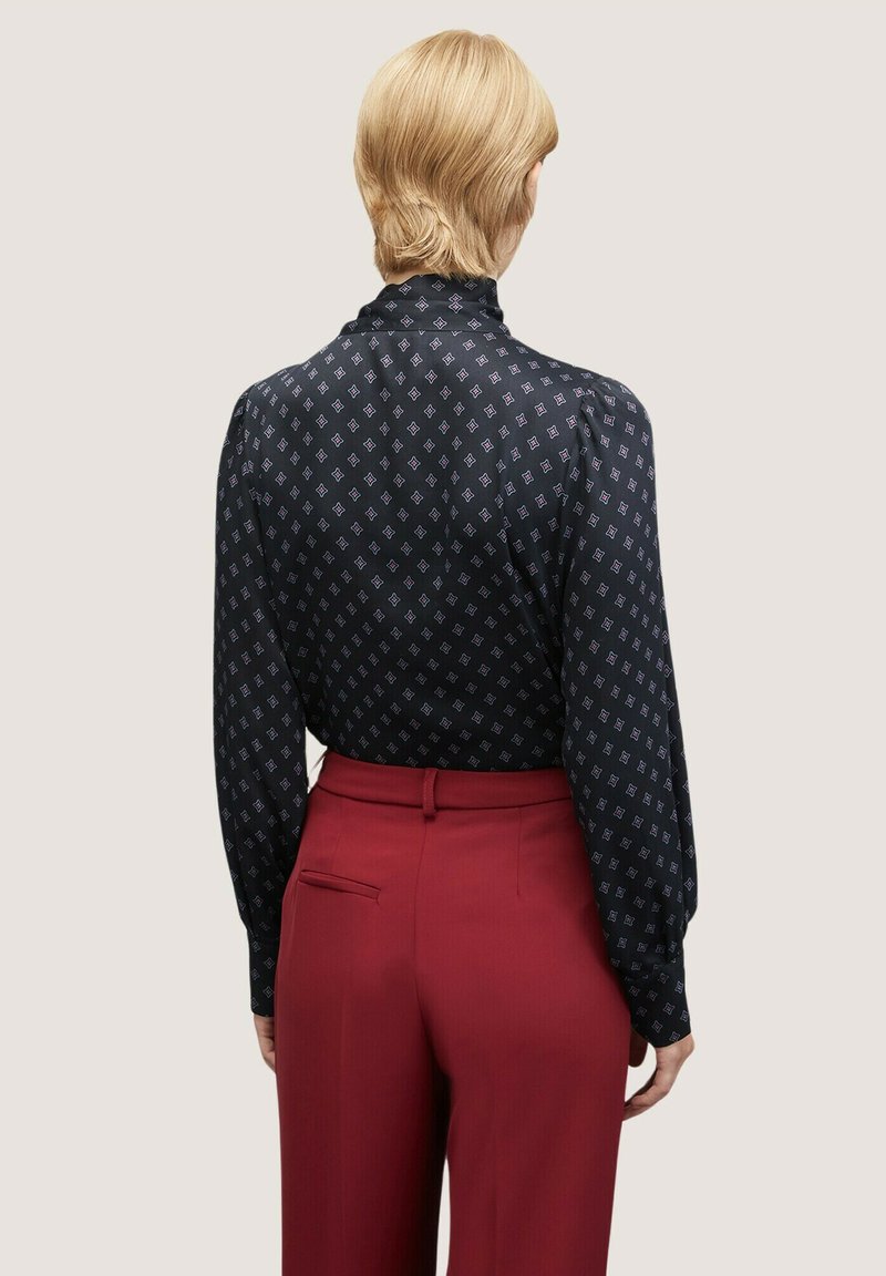 Motivi BLUSA SATIN IN FANTASIA CON FIOCCO Camicetta nero