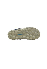 Sole obuvi Merrell s texturovaným, světle hnědým gumovým povrchem. Obsahuje kruhové a oválné vzory na podrážce pro lepší trakci. Modré logo na boku.